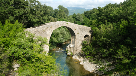 Ponte Medievale sul Fiume Calore